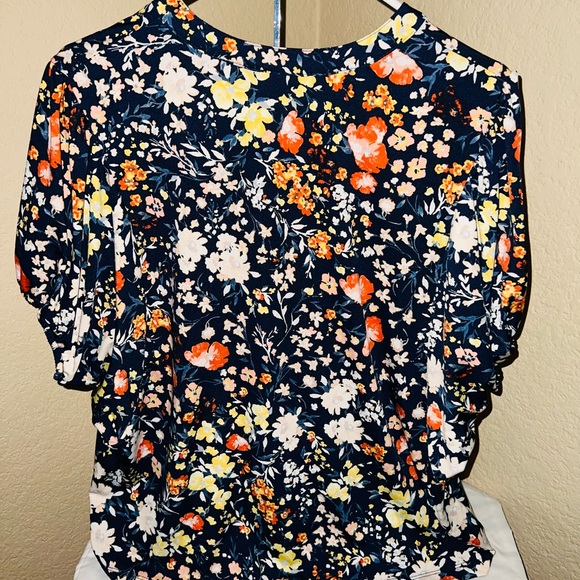 Women’s short sleeve blouse. - Picture 3 of 4
